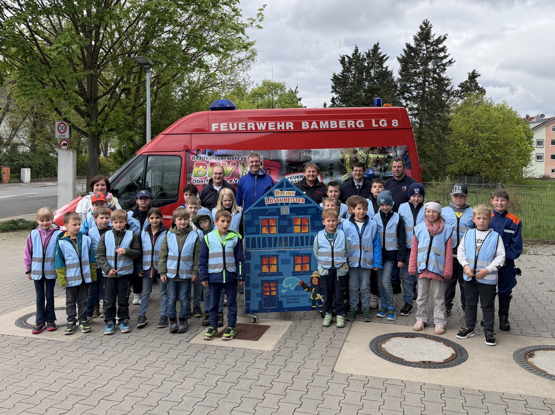 PM Feuerwehr Spritzwand für Kinder Stadt Bamberg hd 2500p